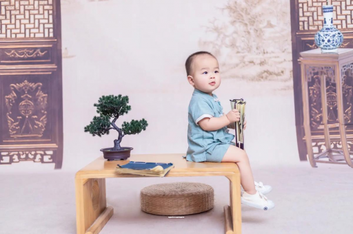 代怀包生男孩医院宝宝屁股淤青